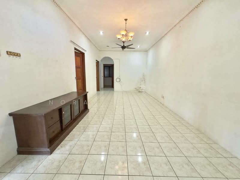 1-storey Terraced House for Sale in Bandar Tasik Kesuma (Beranang) - Noraini Dahan - Living Room - PropertyGuru.com.my