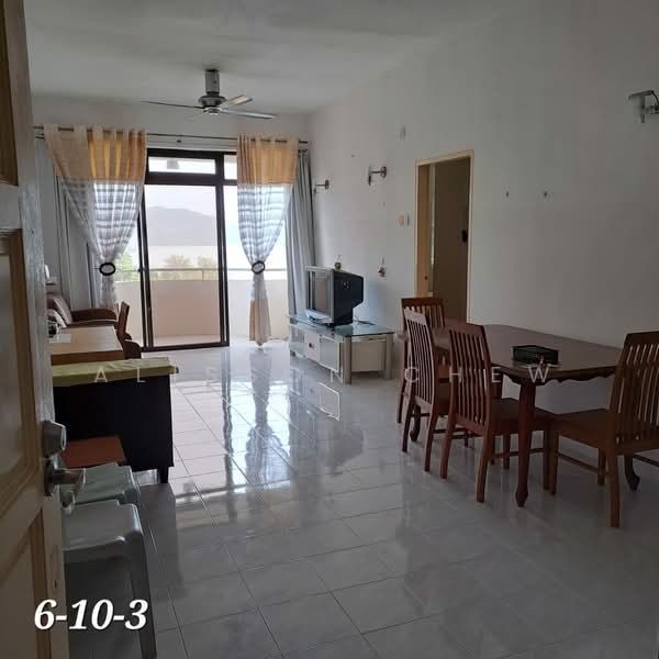 Kondominium untuk Dijual di Eden Seaview Condominium - Alisson Chew - Living Room - PropertyGuru.com.my