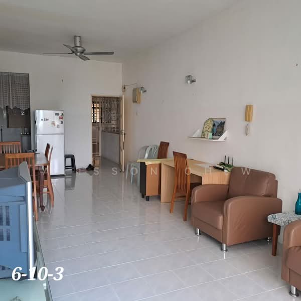 Kondominium untuk Dijual di Eden Seaview Condominium - Alisson Chew - Living Room - PropertyGuru.com.my