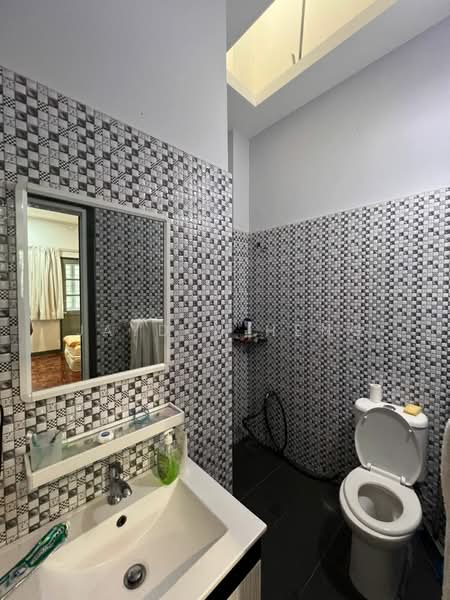 Rumah Teres 2 Tingkat untuk Dijual di Usj 11 (Subang Jaya) - Jayden Heng - Bathroom - PropertyGuru.com.my