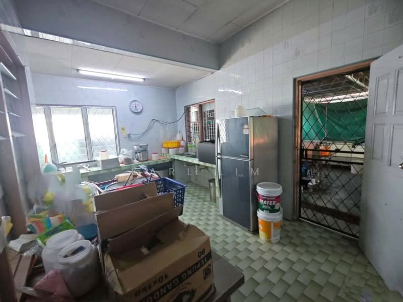 1-storey Terraced House for Sale in Taman Ungku Tun Aminah (Skudai) - Karl Lim - Kitchen - PropertyGuru.com.my