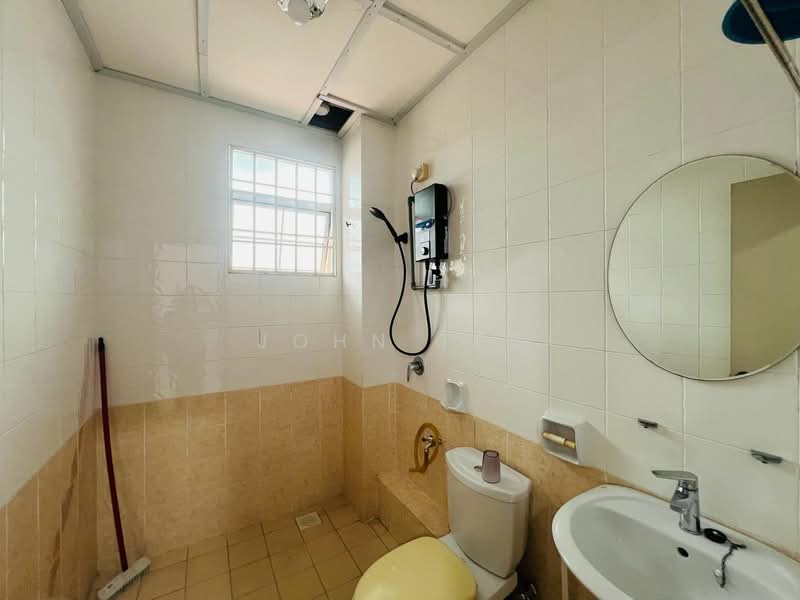 3-storey Terraced House for Rent in Bandar Bukit Tinggi 2 (Klang) - John Tee - Bathroom - PropertyGuru.com.my