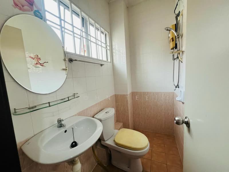 3-storey Terraced House for Rent in Bandar Bukit Tinggi 2 (Klang) - John Tee - Bathroom - PropertyGuru.com.my