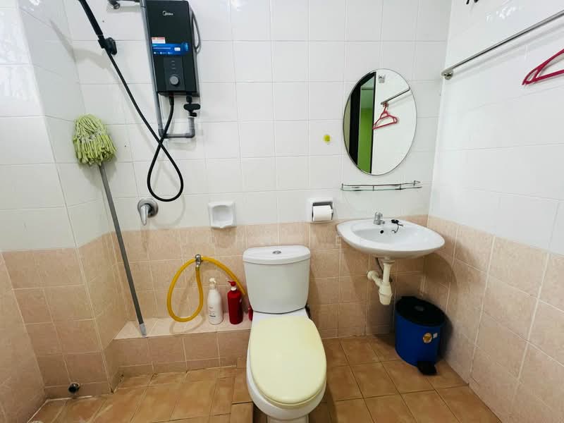 3-storey Terraced House for Rent in Bandar Bukit Tinggi 2 (Klang) - John Tee - Bathroom - PropertyGuru.com.my