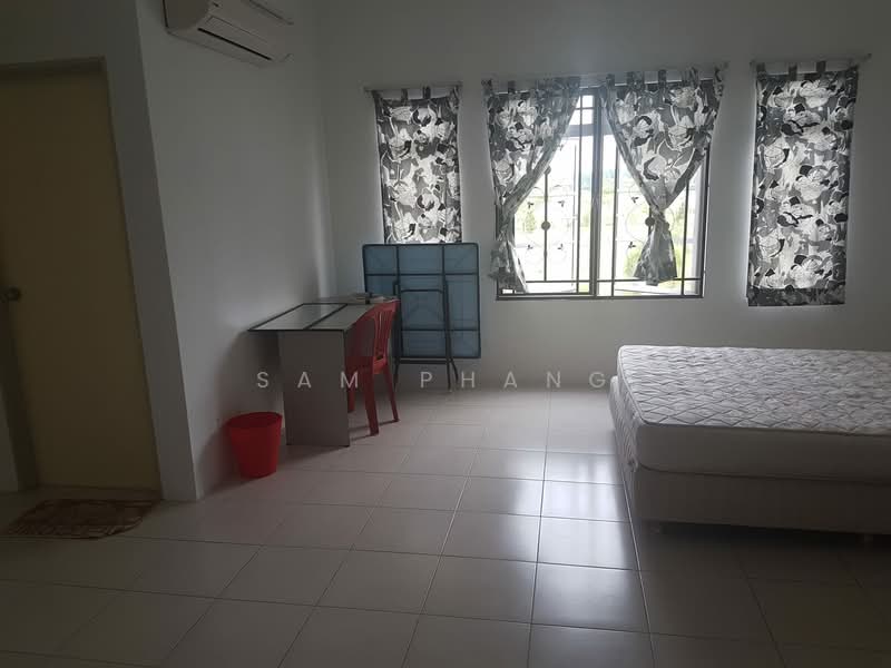 2-storey Terraced House for Sale in Bandar Saujana Putra (Tanjong Duabelas) - Sam Phang - Bedroom - PropertyGuru.com.my