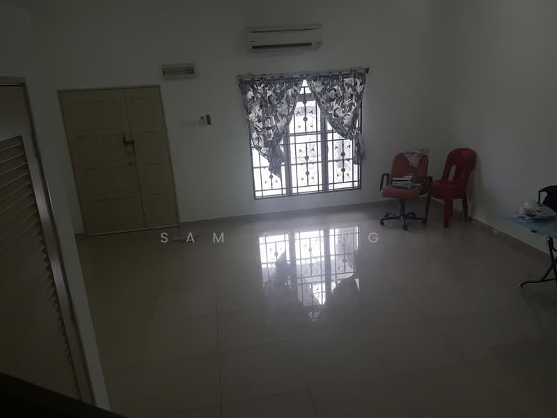 2-storey Terraced House for Sale in Bandar Saujana Putra (Tanjong Duabelas) - Sam Phang - Living Room - PropertyGuru.com.my