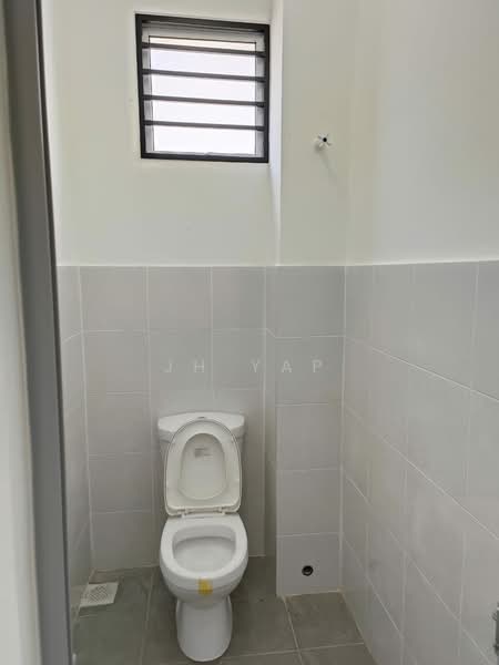 Rumah Berkembar untuk Disewa di Taman Dato Onn (Johor Bahru) - JH Yap - Bathroom - PropertyGuru.com.my