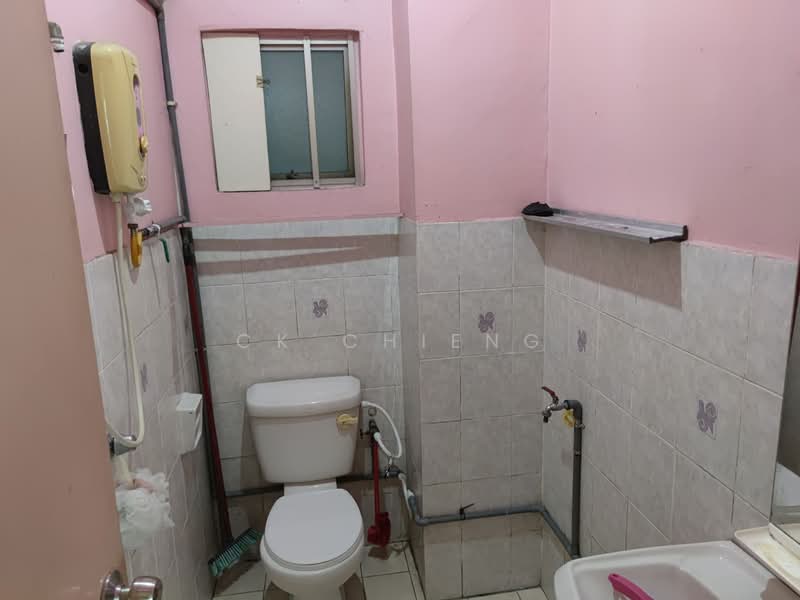 Condominium for Rent at Ridzuan Condominium - CK Chieng - Bathroom - PropertyGuru.com.my