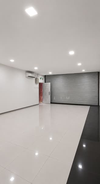 Kedai untuk Dijual di Bandar Puchong Utama (Puchong) - Fly Lim - Interior - PropertyGuru.com.my