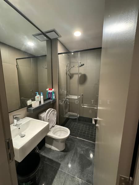 Servis Apartment untuk Disewa di Bloomsvale Menara Vista Petaling - Wilfred Tee - Bathroom - PropertyGuru.com.my