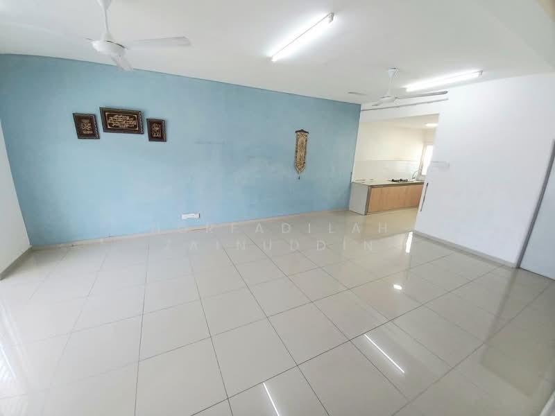 Rumah Teres untuk Dijual di Bukit Rahman Putra (Sungai Buloh) - NORFADILAH ZAINUDDIN - Living Room - PropertyGuru.com.my