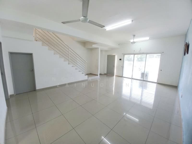 Rumah Teres untuk Dijual di Bukit Rahman Putra (Sungai Buloh) - NORFADILAH ZAINUDDIN - Living Room - PropertyGuru.com.my