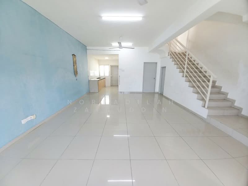 Rumah Teres untuk Dijual di Bukit Rahman Putra (Sungai Buloh) - NORFADILAH ZAINUDDIN - Living Room - PropertyGuru.com.my