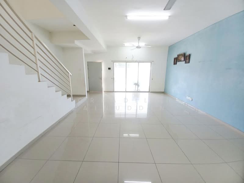 Rumah Teres untuk Dijual di Bukit Rahman Putra (Sungai Buloh) - NORFADILAH ZAINUDDIN - Living Room - PropertyGuru.com.my