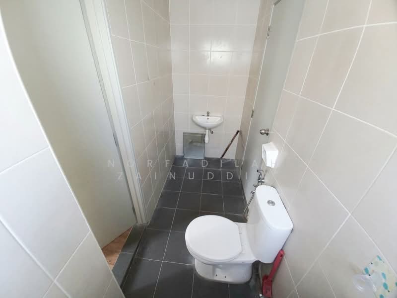 Rumah Teres untuk Dijual di Bukit Rahman Putra (Sungai Buloh) - NORFADILAH ZAINUDDIN - Bathroom - PropertyGuru.com.my