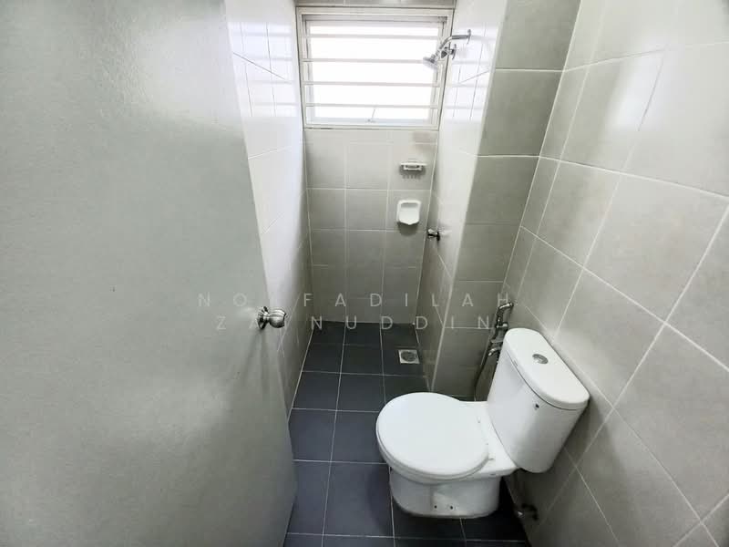 Rumah Teres untuk Dijual di Bukit Rahman Putra (Sungai Buloh) - NORFADILAH ZAINUDDIN - Bathroom - PropertyGuru.com.my