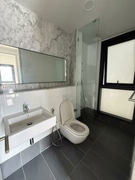 Servis Apartment untuk Dijual di Isola - Andrew Ang - Bathroom - PropertyGuru.com.my