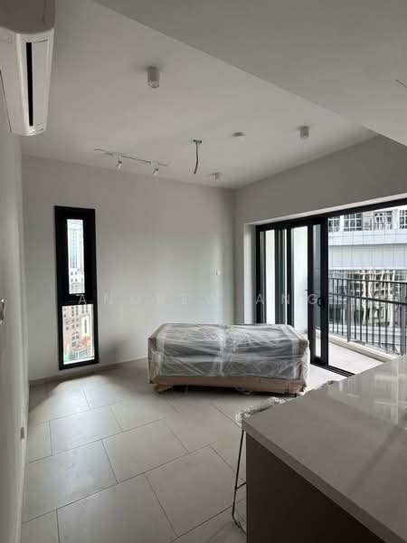 Servis Apartment untuk Dijual di Isola - Andrew Ang - Balcony - PropertyGuru.com.my
