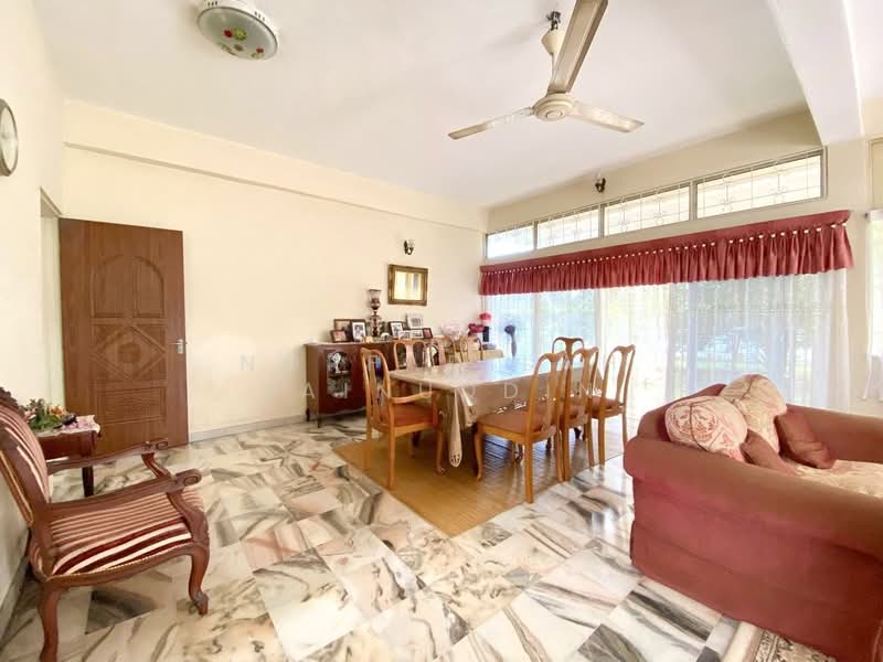 Rumah Banglo untuk Dijual di Seksyen 2 (Shah Alam) - NORFADILAH ZAINUDDIN - Living Room - PropertyGuru.com.my