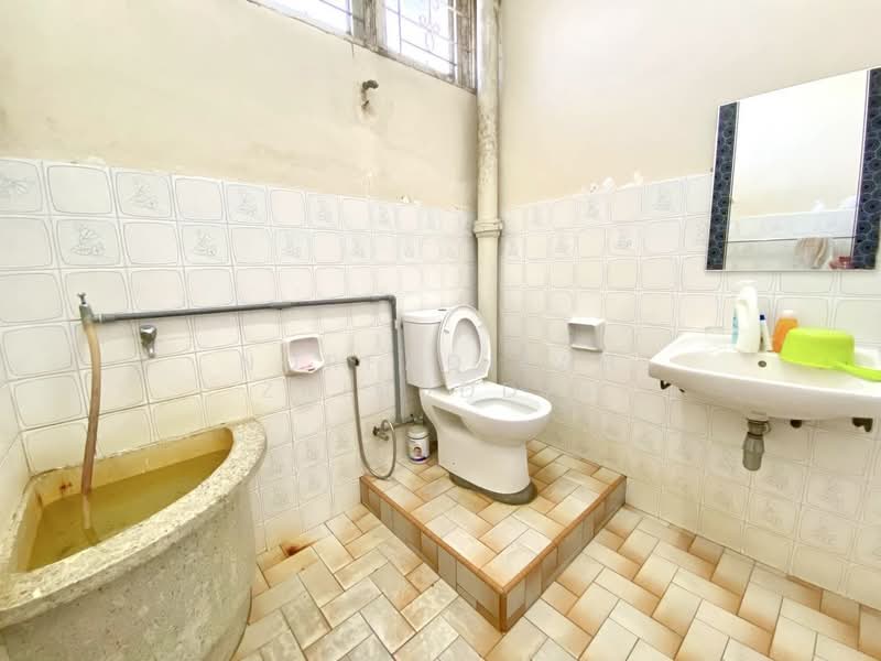 Rumah Banglo untuk Dijual di Seksyen 2 (Shah Alam) - NORFADILAH ZAINUDDIN - Bathroom - PropertyGuru.com.my