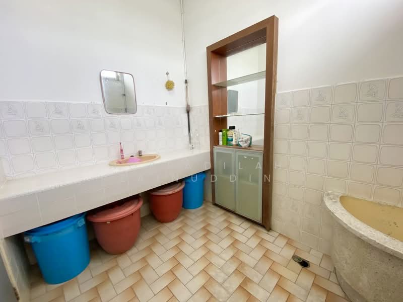 Rumah Banglo untuk Dijual di Seksyen 2 (Shah Alam) - NORFADILAH ZAINUDDIN - Bathroom - PropertyGuru.com.my