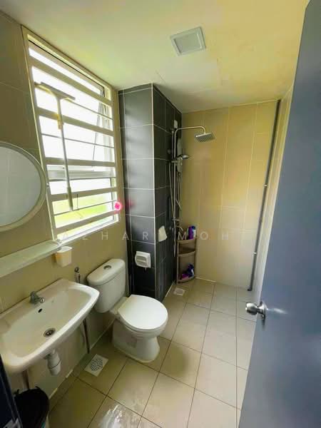 Pangsapuri untuk Dijual di Puncak Hijauan - Azhar Mohd - Bathroom - PropertyGuru.com.my
