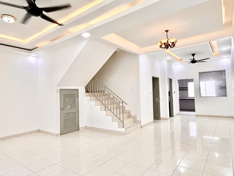 2-storey Terraced House for Rent in Puncak Alam (Selangor) - Baxter Lim - Living Room - PropertyGuru.com.my