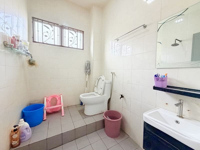 Semi-Detached House for Sale in Taman Meru Harapan (Kapar) - NORFADILAH ZAINUDDIN - Bathroom - PropertyGuru.com.my