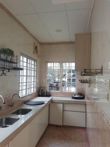 Rumah Teres untuk Dijual di Taman Pinggiran Putra (Seri Kembangan) - Maves Ng - Kitchen - PropertyGuru.com.my