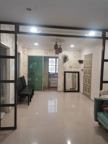 Rumah Teres untuk Dijual di Taman Pinggiran Putra (Seri Kembangan) - Maves Ng - Living Room - PropertyGuru.com.my