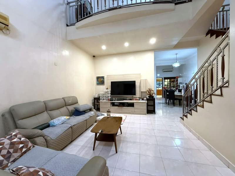 Rumah Teres 2.5 Tingkat untuk Dijual di Taman Pelangi Indah (Ulu Tiram) - Jason Tan - Living Room - PropertyGuru.com.my