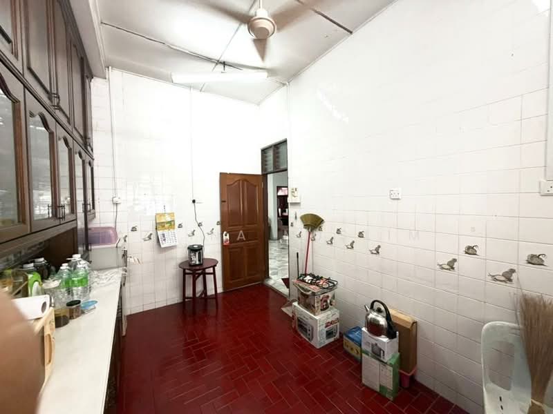 Semi-Detached House for Sale in Taman Suria (Johor Bahru) - Azlina Muslim - Kitchen - PropertyGuru.com.my