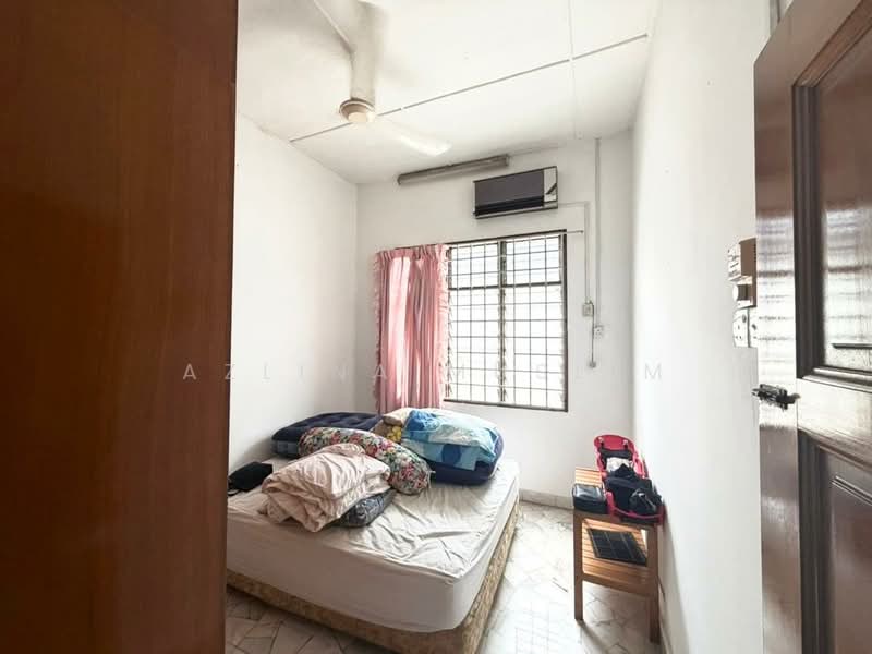Semi-Detached House for Sale in Taman Suria (Johor Bahru) - Azlina Muslim - Bedroom - PropertyGuru.com.my