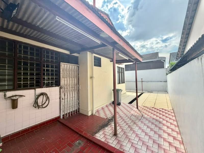 Semi-Detached House for Sale in Taman Suria (Johor Bahru) - Azlina Muslim - PropertyGuru.com.my
