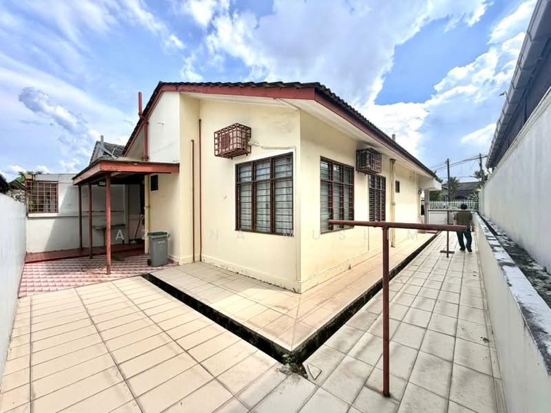 Semi-Detached House for Sale in Taman Suria (Johor Bahru) - Azlina Muslim - PropertyGuru.com.my