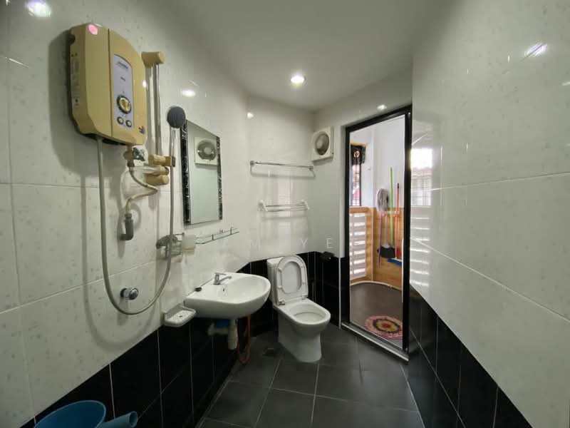 Pangsapuri untuk Dijual di Nova II - Sam Yee - Bathroom - PropertyGuru.com.my