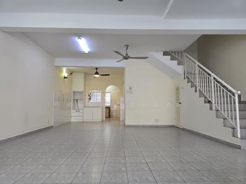 Rumah Teres 2 Tingkat untuk Dijual di Taman Sutera (Kajang) - Kelly Chua - Living Room - PropertyGuru.com.my