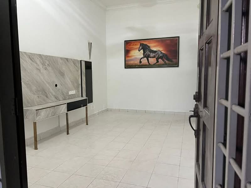 1-storey Terraced House for Sale in Taman Perling (Perling) - Iden Tan - Living Room - PropertyGuru.com.my