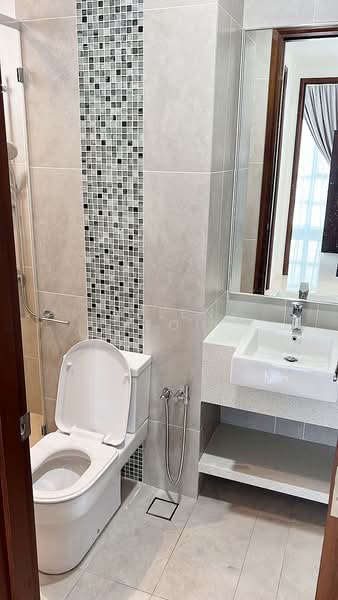 Condominium for Sale at Queens Residences Q2 @ Queens Waterfront - Allen Yeoh - Bathroom - PropertyGuru.com.my