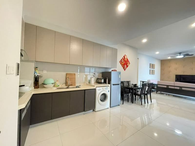 Condominium for Rent at Bay Laurel @ Country Garden Danga Bay - Ben Lee - Kitchen - PropertyGuru.com.my