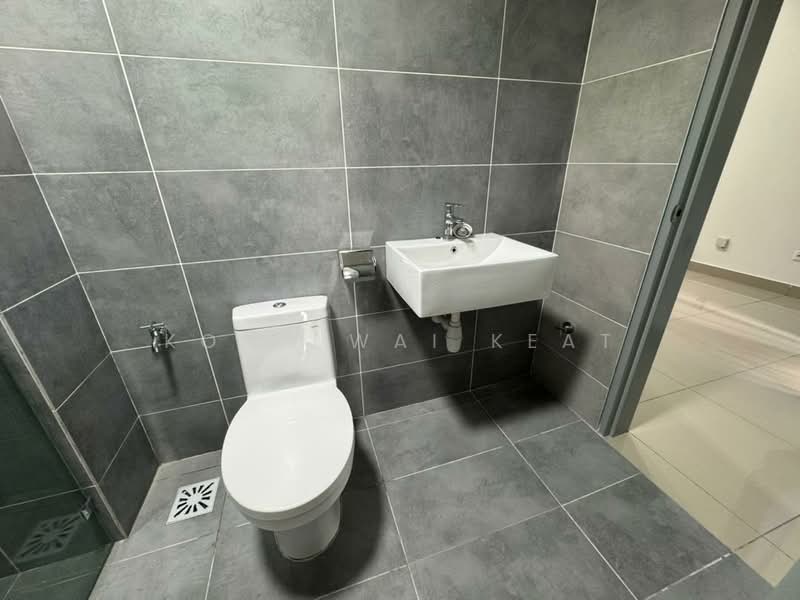 Service Residence for Sale at 121 Residences - Kong Wai Keat - Bathroom - PropertyGuru.com.my