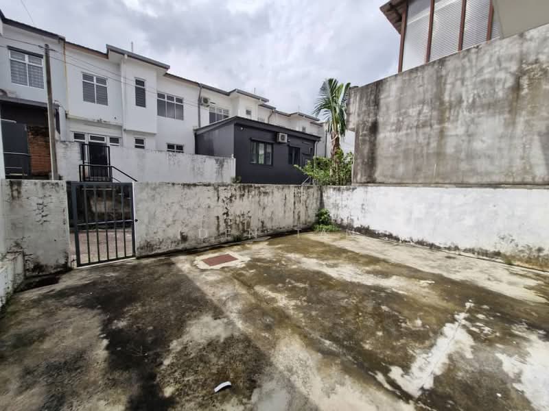 Rumah Teres 2 Tingkat untuk Dijual di Taman Pelangi Indah (Ulu Tiram) - Iden Tan - Exterior - PropertyGuru.com.my