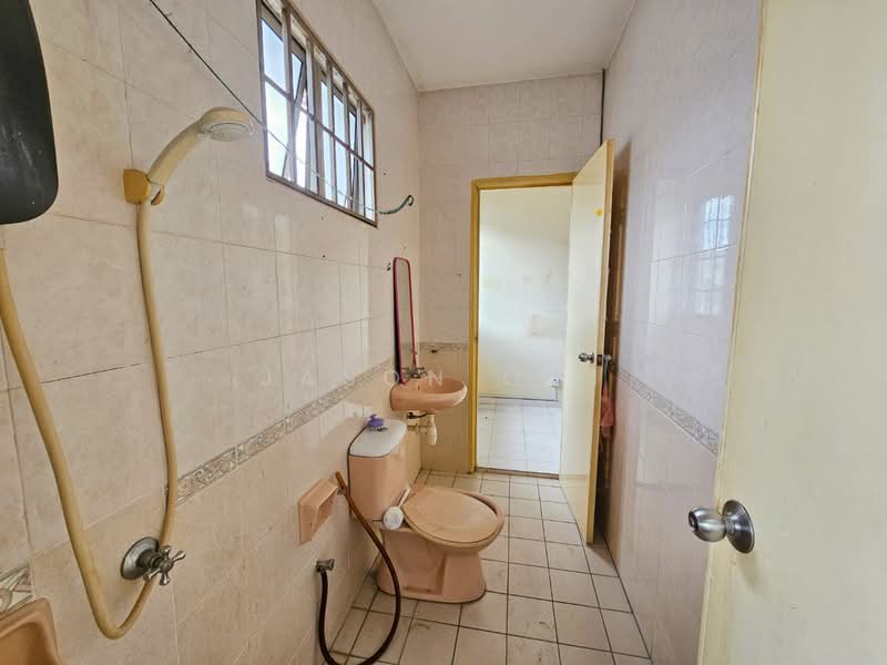 Rumah Teres 2 Tingkat untuk Dijual di Taman Taming Emas (Kajang) - Jason Ooi - Bathroom - PropertyGuru.com.my