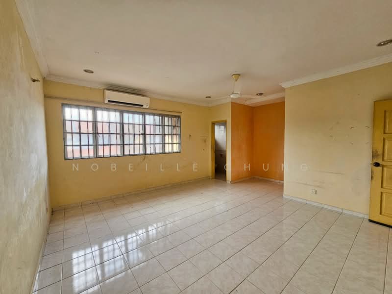 Rumah Teres 2 Tingkat untuk Dijual di Taman Taming Emas (Kajang) - Nobeille Chung - Living Room - PropertyGuru.com.my