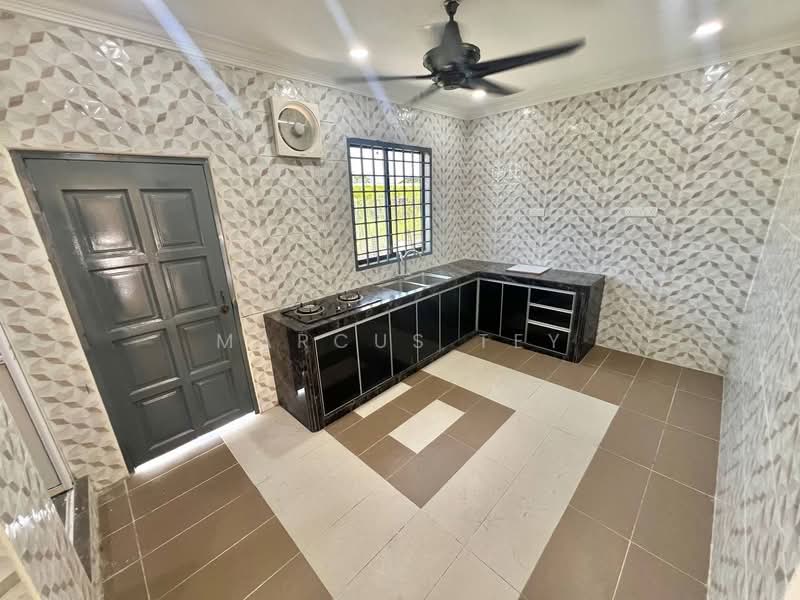 1-storey Terraced House for Sale in Taman Meranti (Kulai) - Marcus Tey - Kitchen - PropertyGuru.com.my