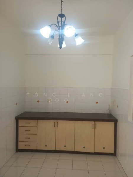 Condominium for Rent at Putra Place Condominium - Tong Liang Ooi - Kitchen - PropertyGuru.com.my