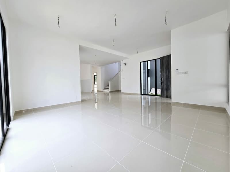 Semi-Detached House for Sale in Bandar Kinrara Seksyen 8 (Bandar Kinrara) - John Lee - Living Room - PropertyGuru.com.my