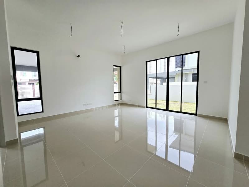 Semi-Detached House for Sale in Bandar Kinrara Seksyen 8 (Bandar Kinrara) - John Lee - Living Room - PropertyGuru.com.my
