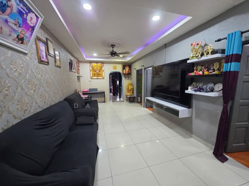 1-storey Terraced House for Sale in Taman Makmur (Kulai) - Danny See - Living Room - PropertyGuru.com.my