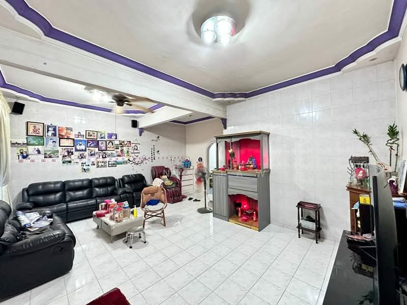 Rumah Teres 2 Tingkat untuk Dijual di Taman Bersatu (Kulai) - Kino Jaw - Living Room - PropertyGuru.com.my